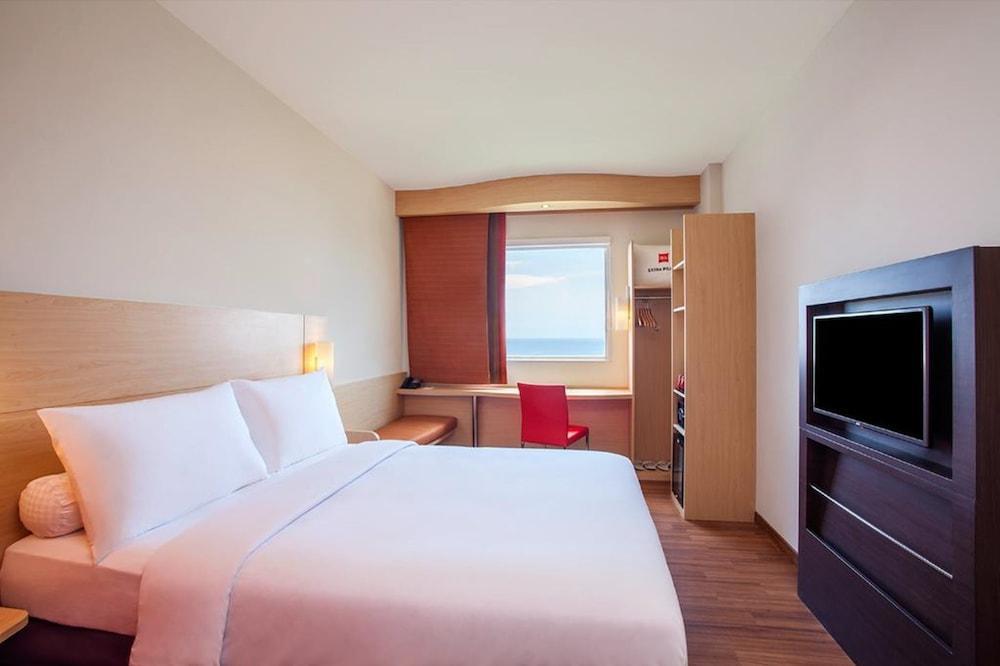Ibis Center Boulevard Hotel 3*